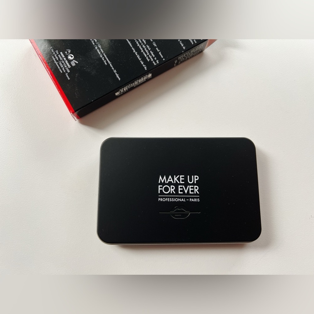 BRAND NEW MAKEUP FOREVER BLURRING POWDER FUNDATION